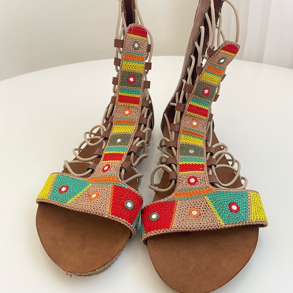Sz 9 Boho multi color zip up sandals NEVER WORN
